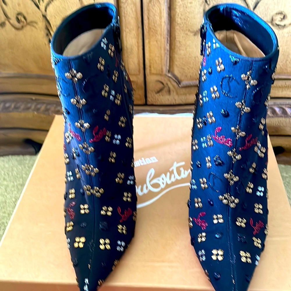 Like new! Worn once